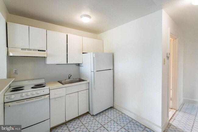 Building Photo - 400 N 32nd St