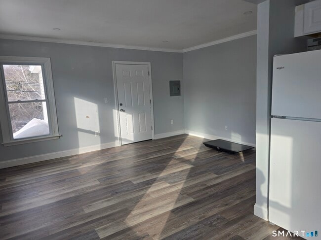 Building Photo - 73 Meridian St