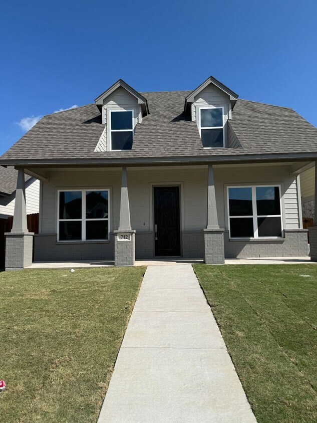 Primary Photo - GODLEY 3/2.5 New Constuction