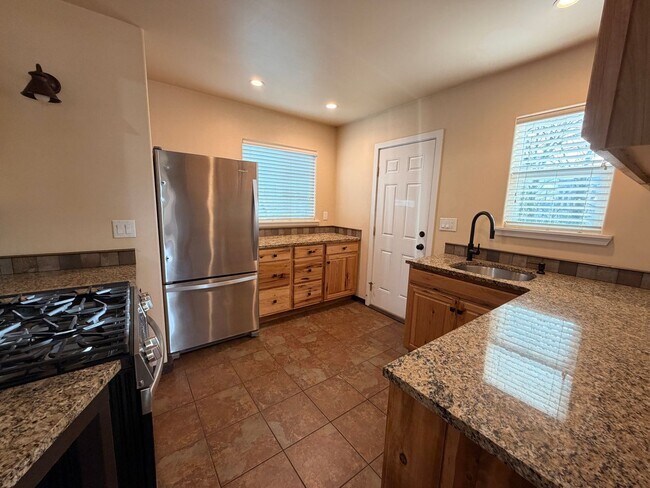 Foto del edificio - 2-Bedroom +Bonus room with a View and Less than 1-Mile from Ferry, PSNS and Downtown Bremerton