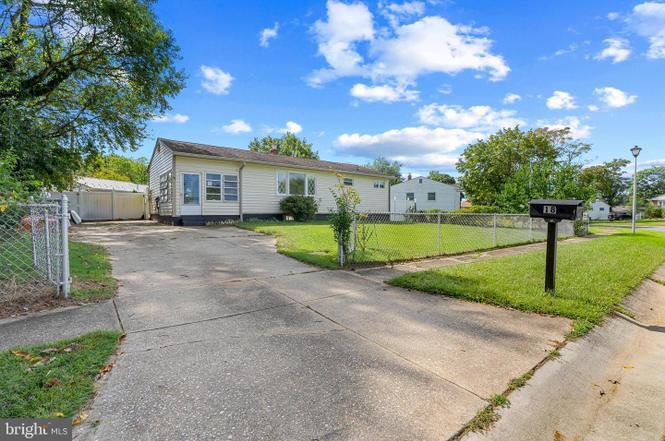 Foto del edificio - 18 John Collins Cir