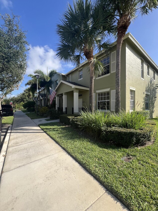 Foto principal - 2073 SE Glen Ridge Dr