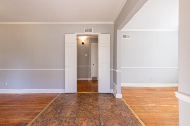 Foto del edificio - 742 Ivy Rd