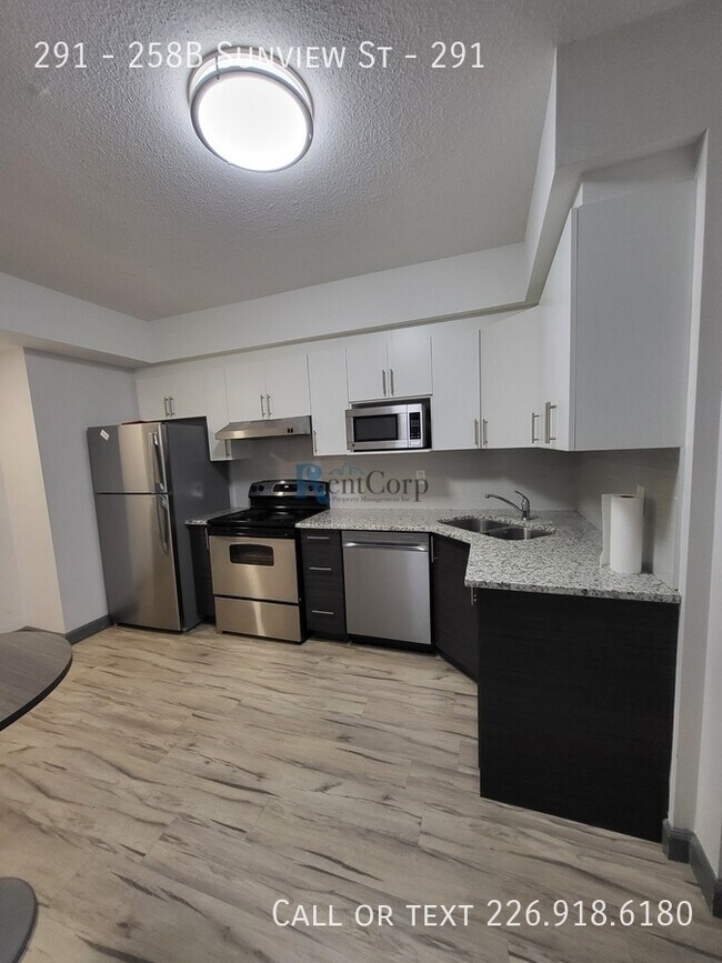 Building Photo - 258B-258B Sunview St