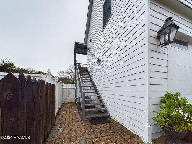 Building Photo - 129 Veranda Pl
