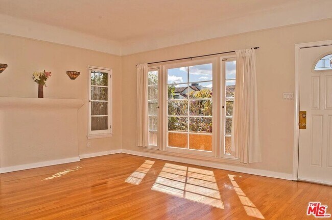 Foto del edificio - 8549 Horner St