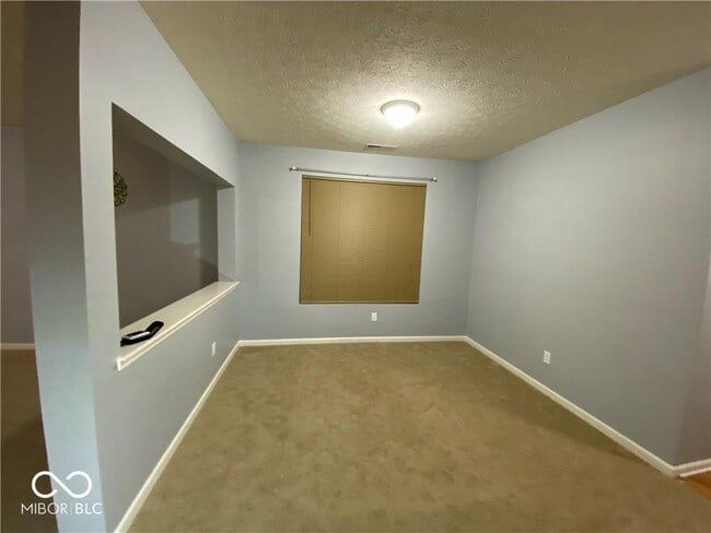Building Photo - 5221 Bombay Dr