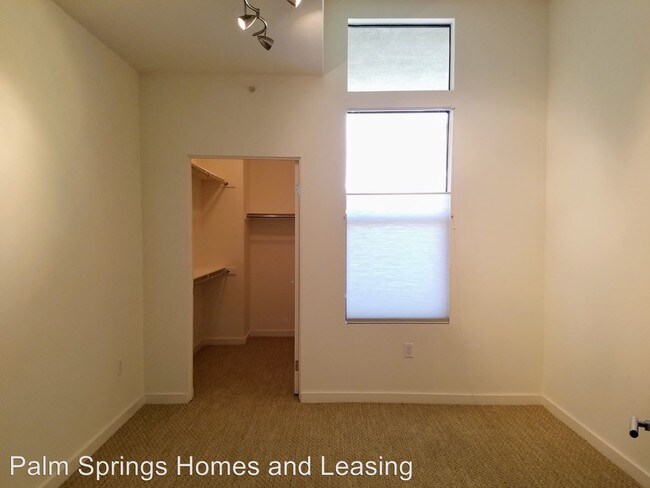 Building Photo - 940 E Palm Canyon Dr
