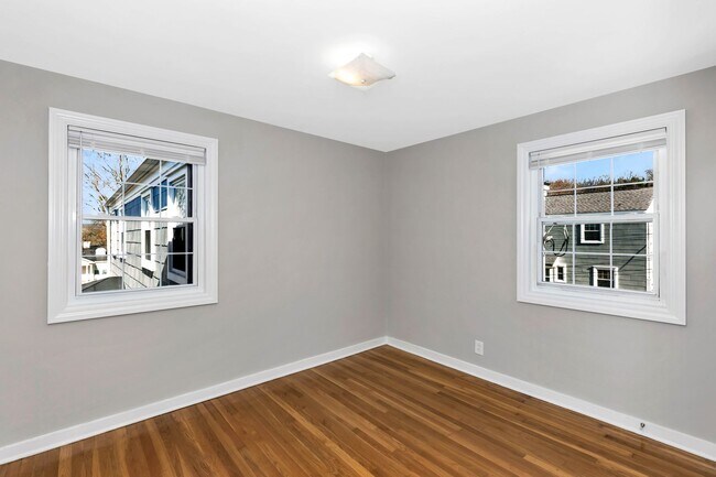 Building Photo - 207 Windham St NE