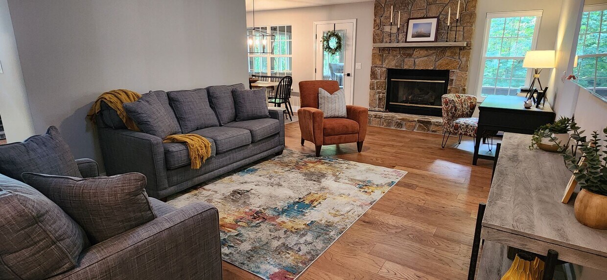 Primary Photo - Gorgeous, completely remodeled LAKEFRONT h...