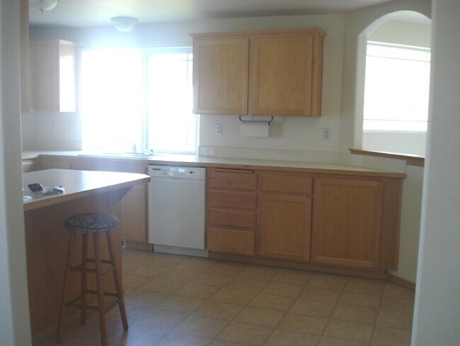 Foto del edificio - Beautiful 4 Bedroom Home on a Corner Lot i...