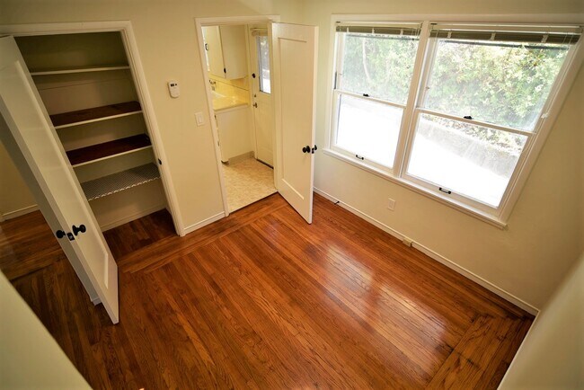 Building Photo - 124 Moss Ave
