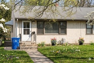 Building Photo - 656 Iowa Ave W