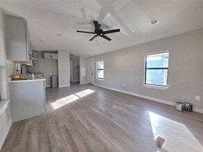 Building Photo - 310 Paddock St