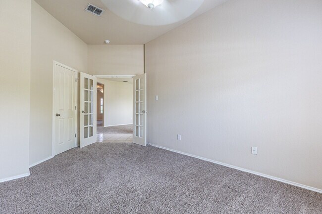 Foto del edificio - 906 Ashbury Bluff
