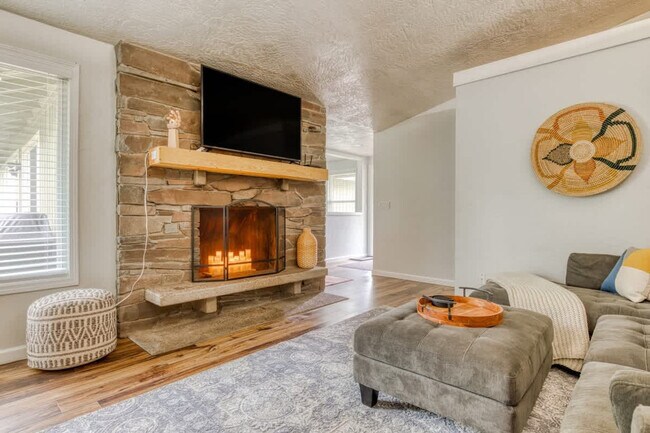 Foto del edificio - 353 Brightwood Ct