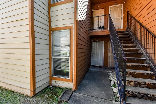 Building Photo - 10202 Forum Park Dr