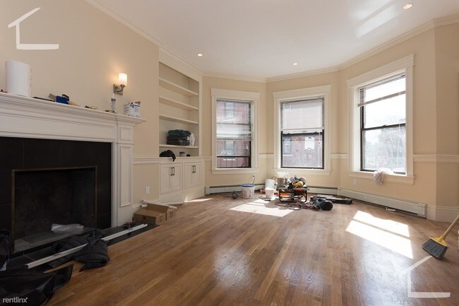 Foto del edificio - 1 br, 1 bath  - 871 Beacon St Apt 5A