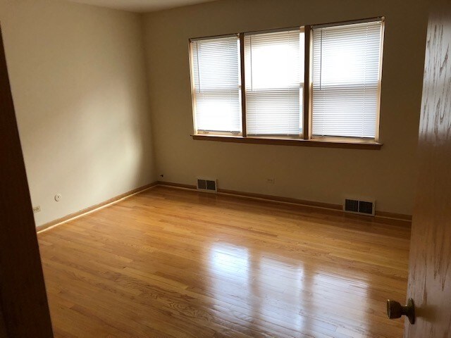 Building Photo - 2840 73rd Ave
