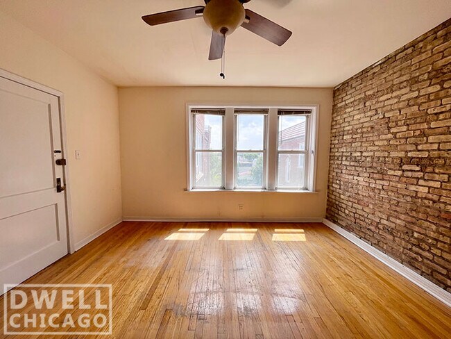Foto del edificio - 3044 W Wellington Ave