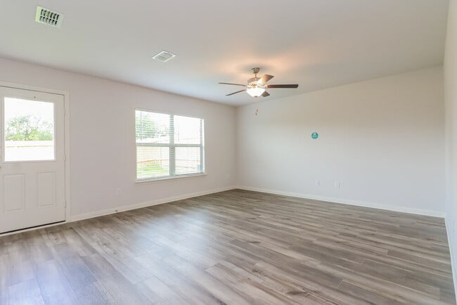 Building Photo - 143 Drifter Dr