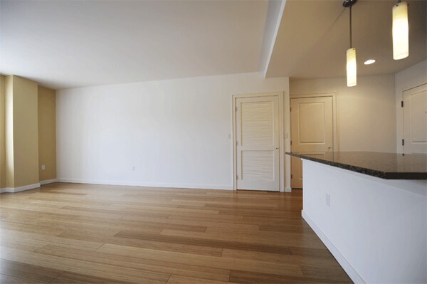 Building Photo - 16 Miner St