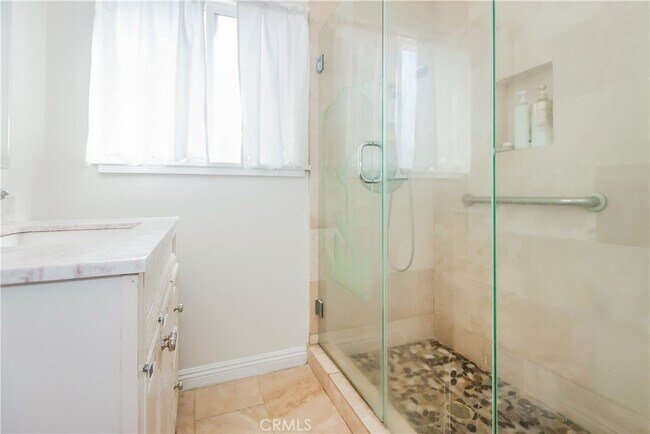 Building Photo - 15011 Hartland St