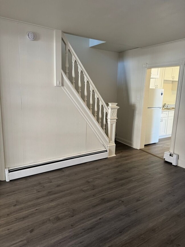 Building Photo - 3 Bedroom / 1 Bathroom Home in Allentown!