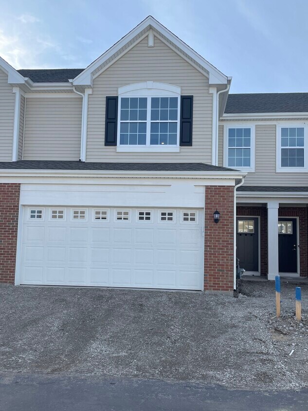 1016 Draper Rd, McHenry, IL 60050 Townhome Rentals in McHenry IL