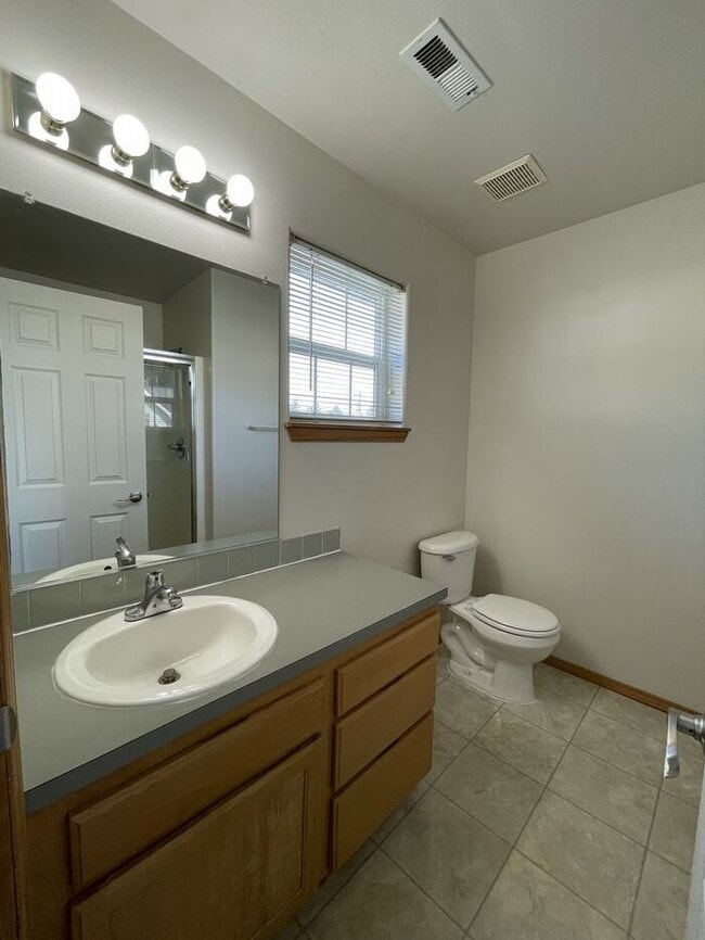 Building Photo - 3 Bed, Close to MAX!!