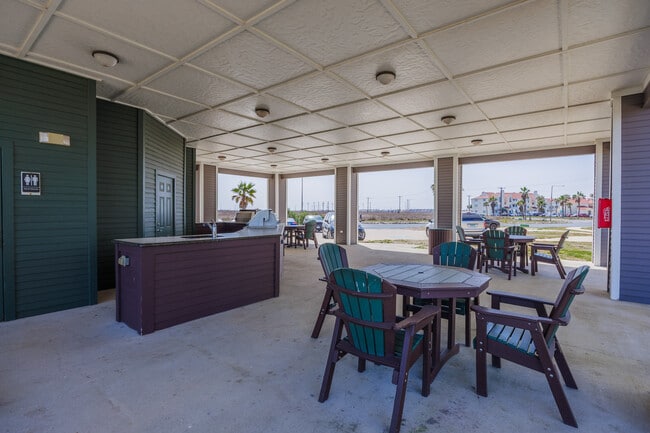 Foto del edificio - 14802 Whitecap Blvd