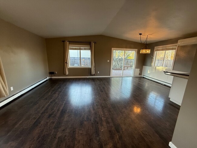 Building Photo - 503 N Yellowstone Ave