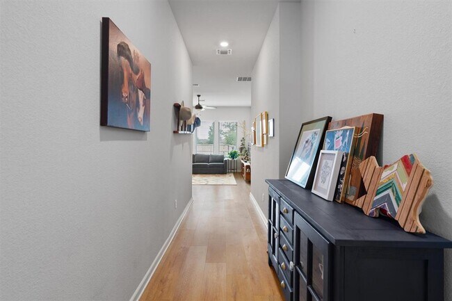 Foto del edificio - 114 Patrick Herndon Dr