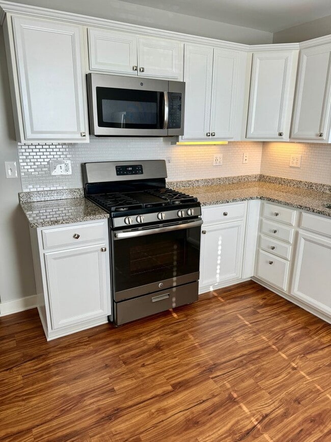 Building Photo - 2 br, 2 bath House - 155 N MARKET ST- #201