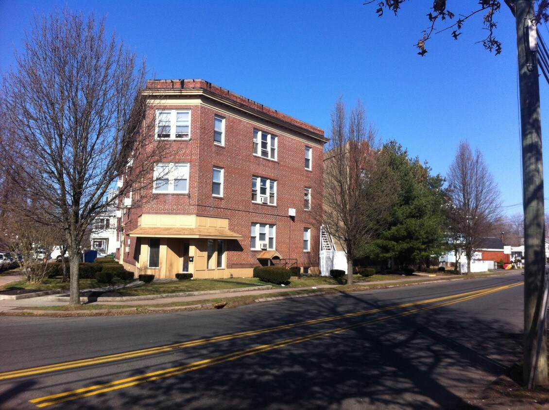 Building Photo - Circular Gardens Apartments