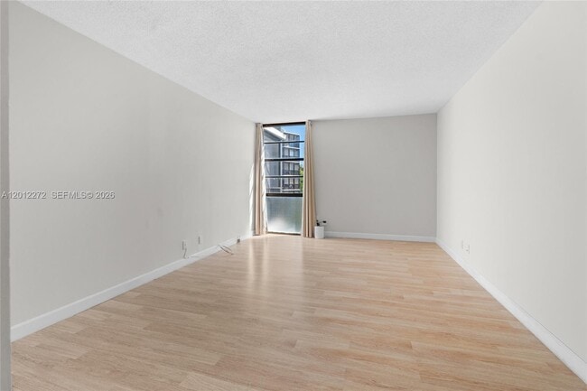 Foto del edificio - 3401 N Country Club Dr
