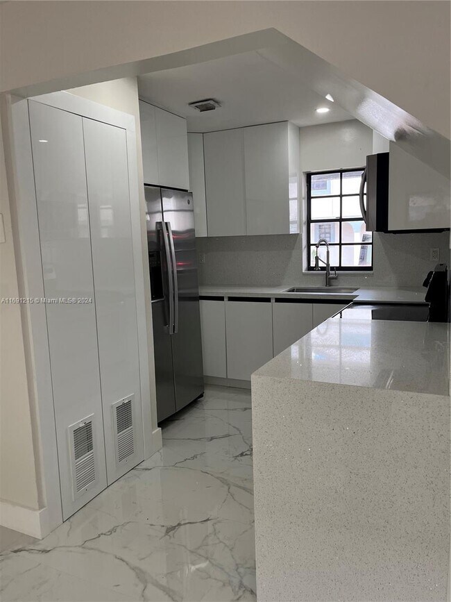 Foto del edificio - 11861 SW 18th St