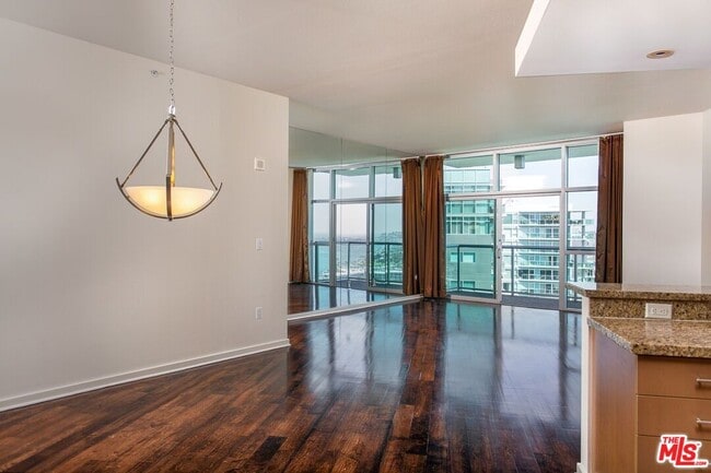 Foto del edificio - 13700 Marina Pointe Dr