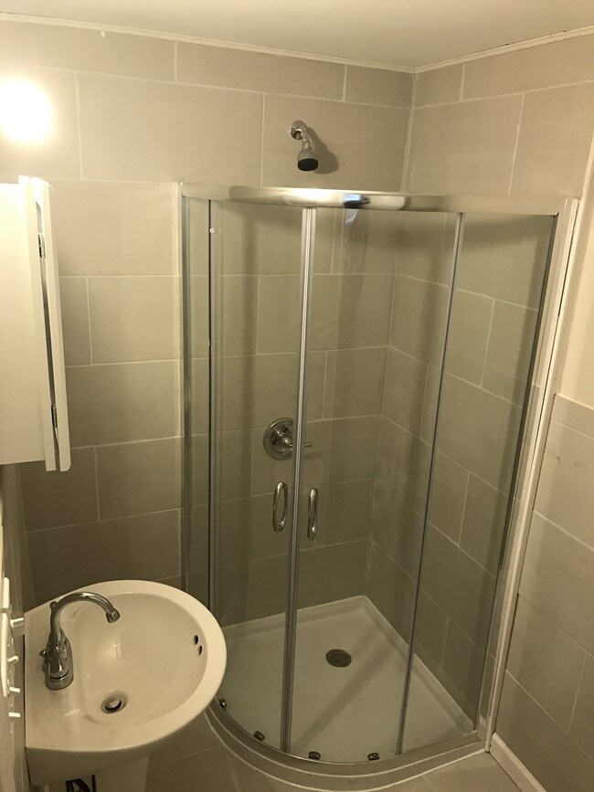 Building Photo - 536 Wyandotte St