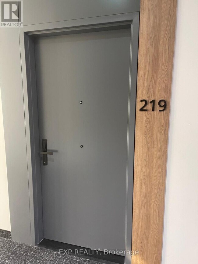 Photo du bâtiment - 1600 James Naismith Dr