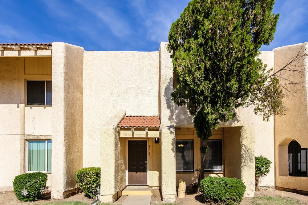 Foto principal - 4325 W Solano Dr N