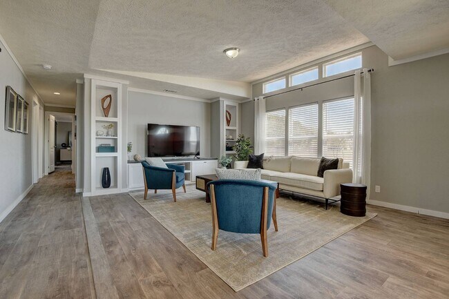 Building Photo - 1040 Monarch Dr