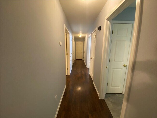 Building Photo - 222 E 13th St