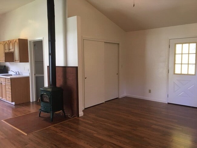 Building Photo - 18601 Country Ln