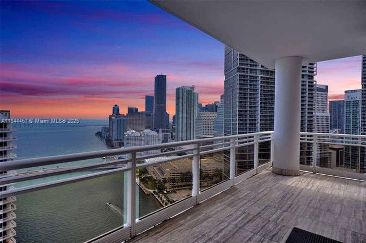 Primary Photo - 901 Brickell Key Blvd
