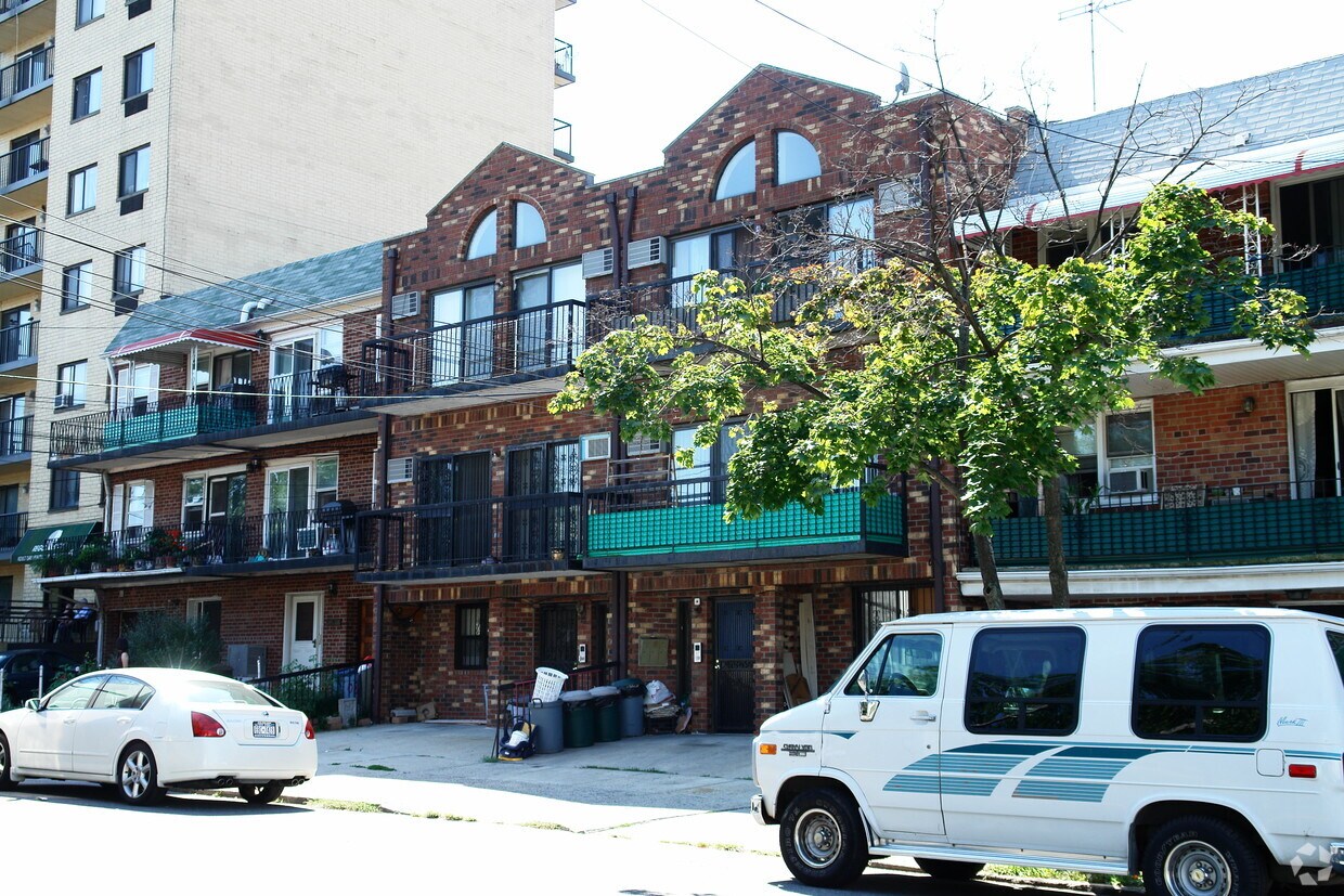 Building Photo - 14506 34th Ave
