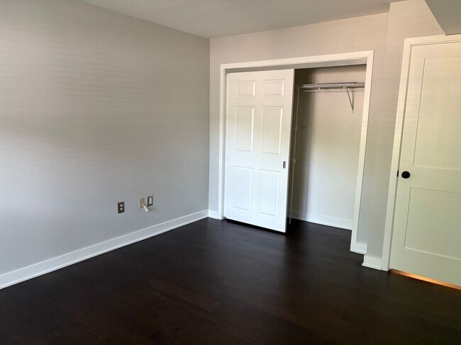 Foto del edificio - 435 W 9th St