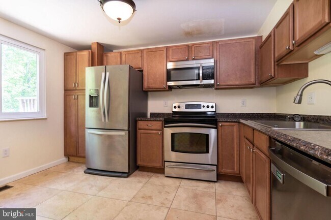 Foto del edificio - 6212 Hillside Rd
