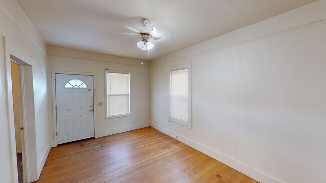 Building Photo - 570 Silver St