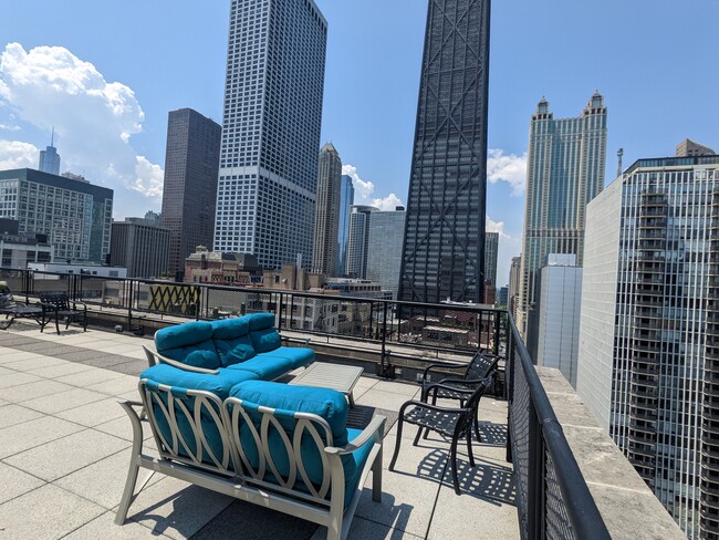 Foto del edificio - 253 E Delaware Pl